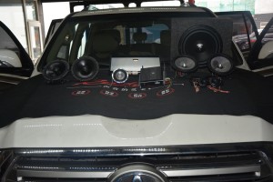 陸地巡洋艦原車汽車音響怎么樣，唐山車主為您提供音響改裝實例