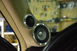 唐山小車汽車音響改裝升級 本田雅閣改裝雷貝琴三分頻RS2.3