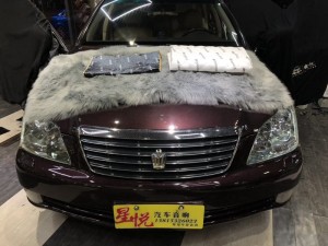 徹底解決車內(nèi)異味發(fā)臭問題豐田皇冠清除全車瀝青還你愛車健康生活全車山水隔音汕頭星悅汽車音響