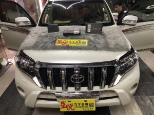 汕頭星悅汽車音響改裝豐田普拉多霸道音響二次升級意大利赫茲功放和德國喜力仕DSP音頻處理器拒絕差音質(zhì)
