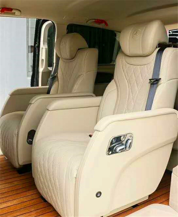 奔馳V260商務(wù)車內(nèi)飾改裝