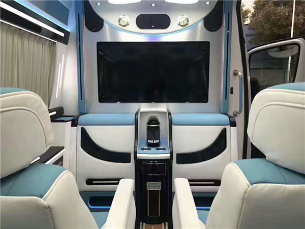 奔馳斯賓特商務(wù)車內(nèi)飾