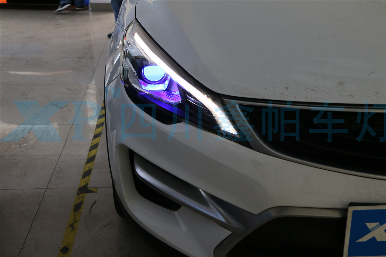 帝豪GS成都車燈改裝氙氣燈LED日行燈天使眼惡魔眼鑫帕車燈