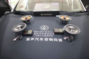 青?！鲗幦债a(chǎn)尼桑逍客音響改裝作業(yè)