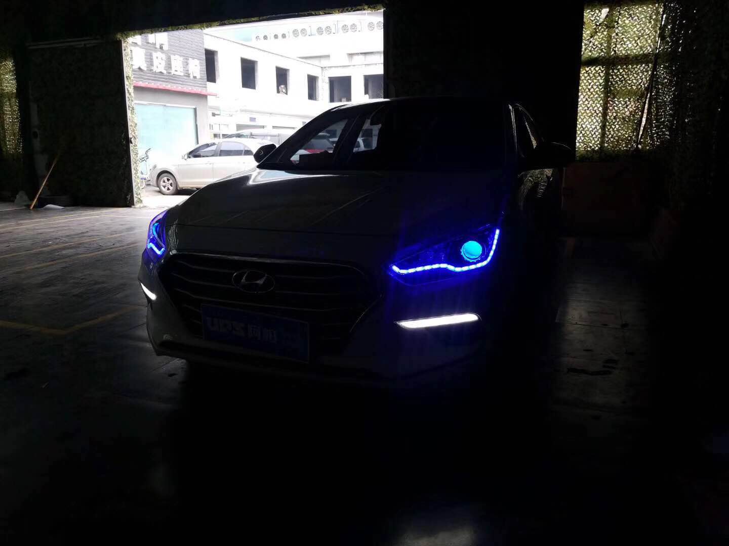 新鄉(xiāng)車燈該轉(zhuǎn)名圖大燈改裝探路者改燈專業(yè)改裝大燈