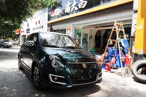 鈴木雨燕汽車(chē)音響改裝意大利史泰格和德國(guó)零點(diǎn)三分頻A柱先鋒主機(jī)倒模 重慶渝大昌