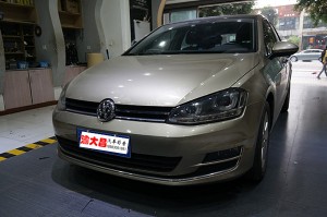 大眾高爾夫7車內異味已解決 拆儀表臺防火墻安博士汽車隔音改裝 重慶渝大昌汽車音響