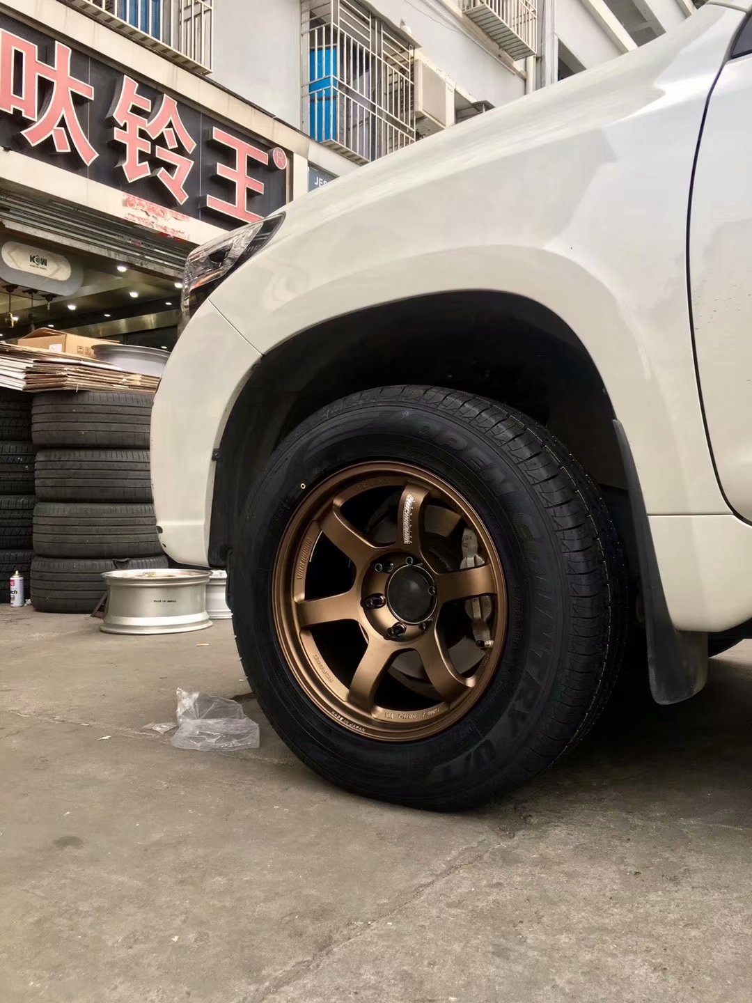霸道 ，裝 全新 6孔 RAYS TE37 完工！