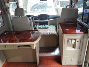 西安车载办公桌销售、中巴车改装、宇通T7木地板改装！