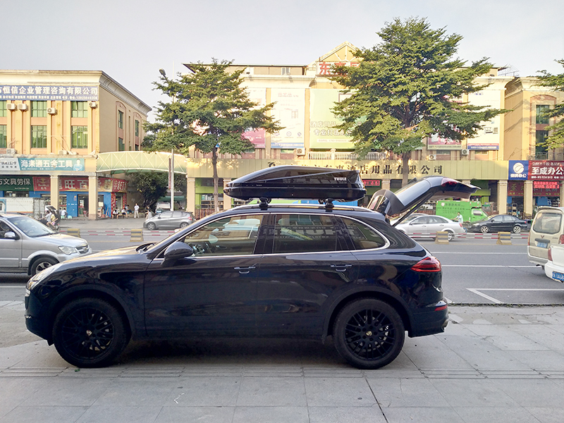 裝車|豪車也接地氣，為了自駕，保時(shí)捷卡宴安裝了拓樂車頂行李箱