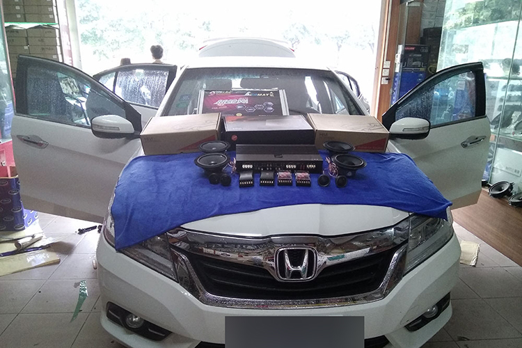 專業(yè)汽車音響改裝！重慶豐田凌派汽車音響改裝 惠威HIVI