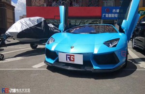 蘭博基尼貼膜改色電光天空藍