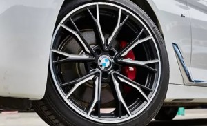 寶馬5系G38改裝669M輪轂與紅色卡鉗帶M標(biāo)-車螞蟻汽車改裝俱樂部