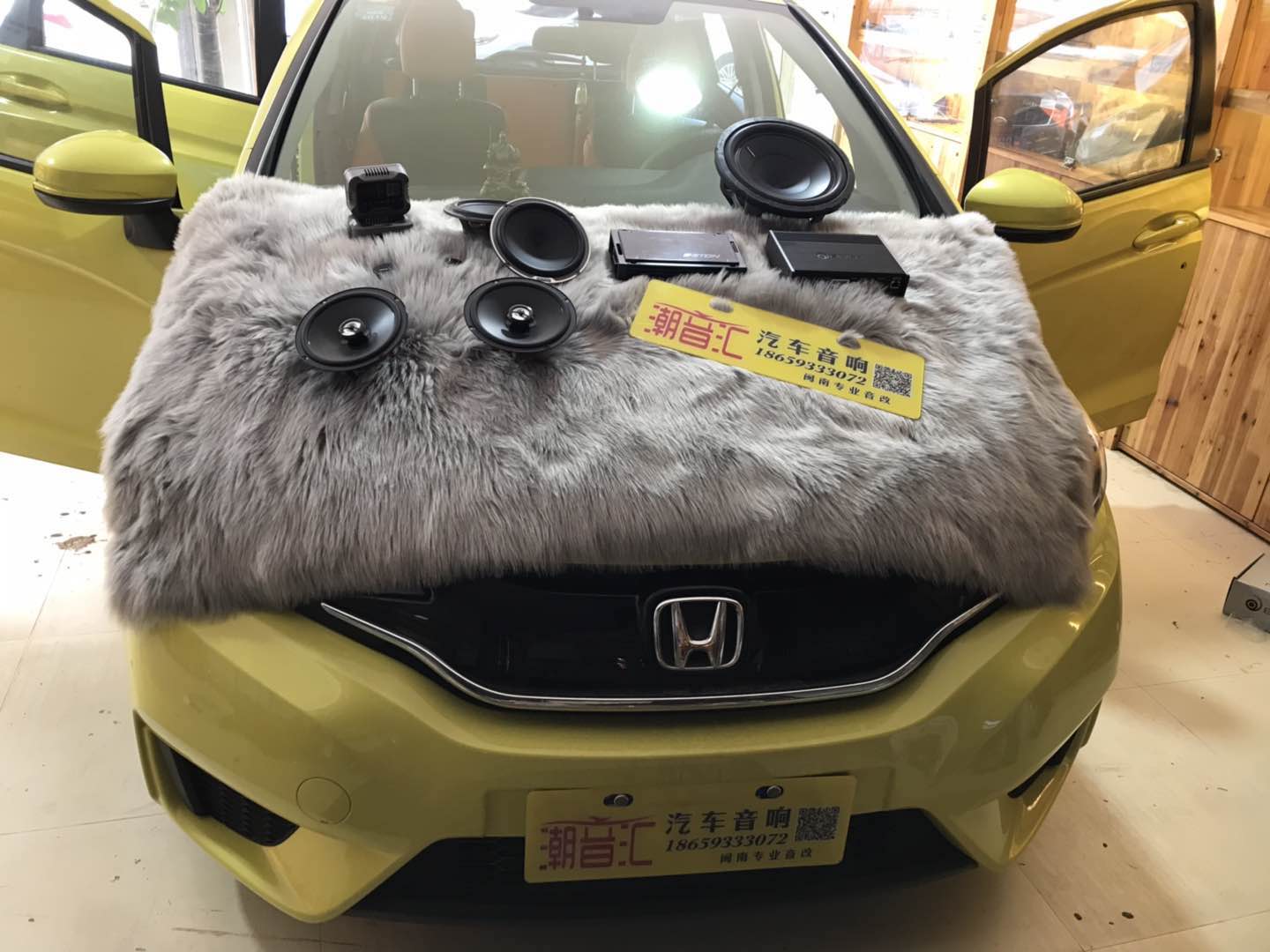 漳州市潮音匯汽車音響升級中心讓本田飛度有個好嗓子聽DJ的絕佳選擇山水隔音降噪意大利赫茲音響系統(tǒng)