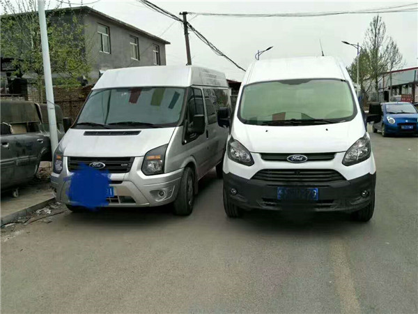 商務(wù)車改裝成床車－簡易房車