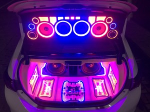 豐田卡羅拉汽車音響改裝黃金聲學(xué) 烏魯木齊慧聲汽車音響改裝匠心打造