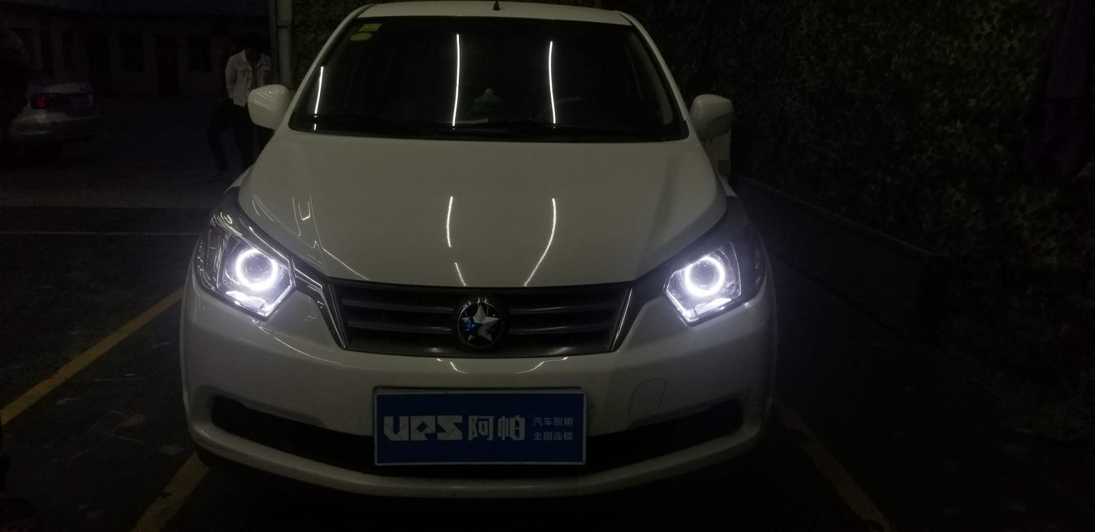 啟晨R50改裝氙氣大燈新鄉(xiāng)探路者改燈專業(yè)汽車燈光升級