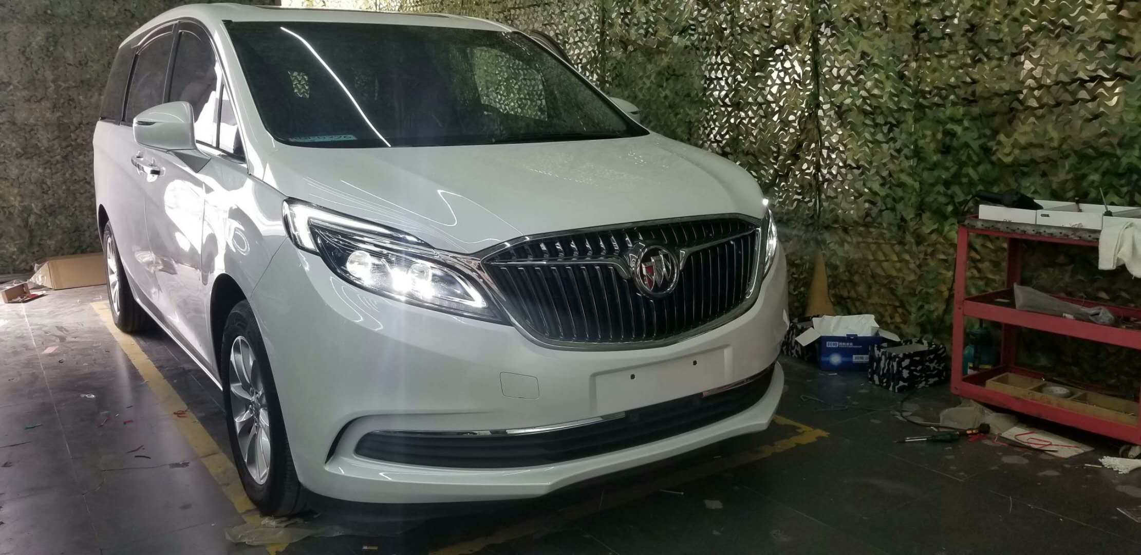 最新款GL8升級LED透鏡新鄉(xiāng)探路者改燈專業(yè)汽車燈光升級