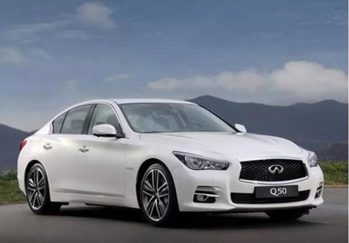 寧波慧聲汽車音響改裝店，英菲尼迪Q50汽車音響升級黃金聲學(xué)，四門隔音作業(yè)。