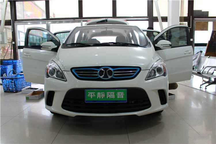 寧波慈溪北汽EV200全車平靜隔音，JBL音響升級。