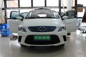 寧波慈溪北汽EV200全車平靜隔音，JBL音響升級。