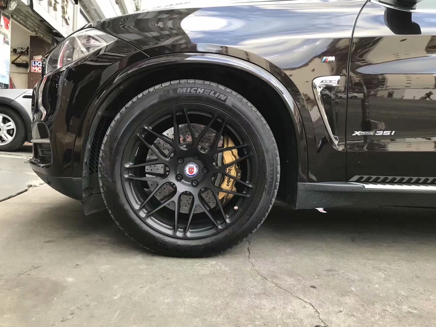 寶馬X5 ，裝美國 HRE 20寸！帥