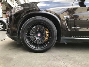 寶馬X5 ，裝美國 HRE 20寸！帥