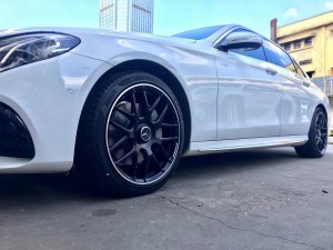 奔馳，換 私人定制鍛造 19寸  倍耐力PO 完工！