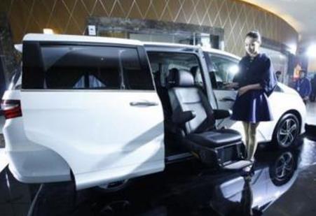 如何方便殘疾人行動(dòng)不便人上下車？福祉座椅改裝來了！
