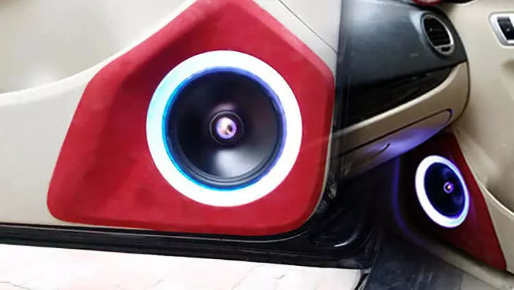 臺(tái)州汽車音響改裝哪里好？臺(tái)州慧聲汽車音響改裝之黃金聲學(xué)作業(yè)