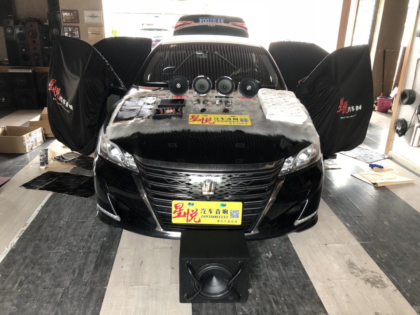 汕頭汽車音響改裝哪家好豐田皇冠升級隔音降噪音響改裝FOCAL法國勁浪套餐音響系統(tǒng)汕頭星悅汽車音響改裝