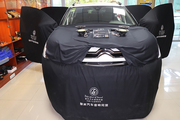 烏魯木齊汽車音響專業(yè)無損改裝——〔黃金聲學(xué)〕雪鐵龍如何改“音”換“色”？