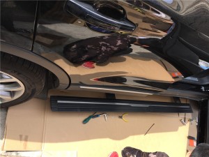 林肯MKC電動踏板完美升級，有效降低登車高度，方便老少上下車！