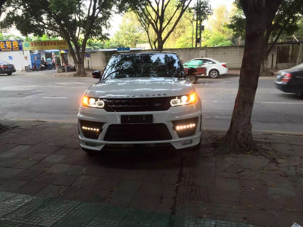 路虎攬勝luman包圍一套走起！不單只方便上下車，還更顯紳士風(fēng)度！