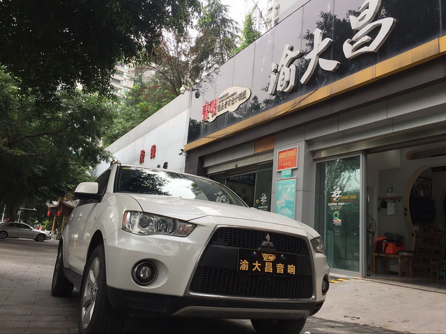 重慶渝大昌汽車音響改裝之三菱歐藍德全車隔音降噪改裝安博士藍鉆寶貝汽車隔音吸音棉
