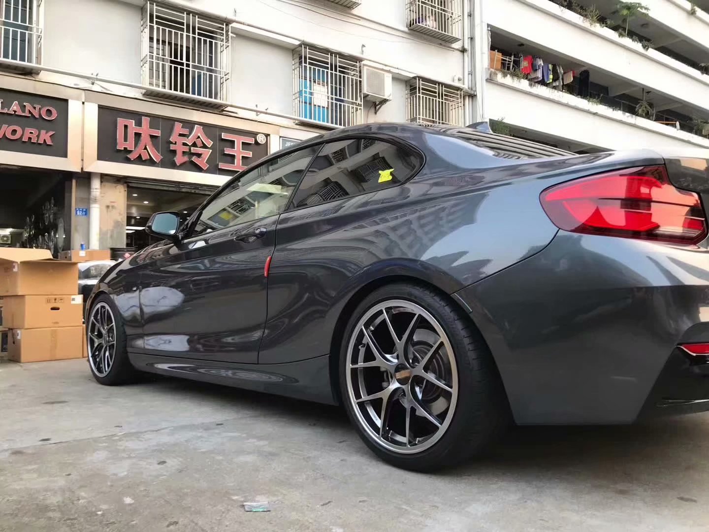 寶馬2系 ，換 私人定制鍛造 18寸 完工