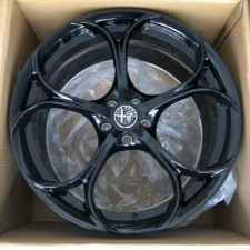 阿爾法羅密歐stlivo 定制20寸四葉草款鍛造輪轂裝車案例分享