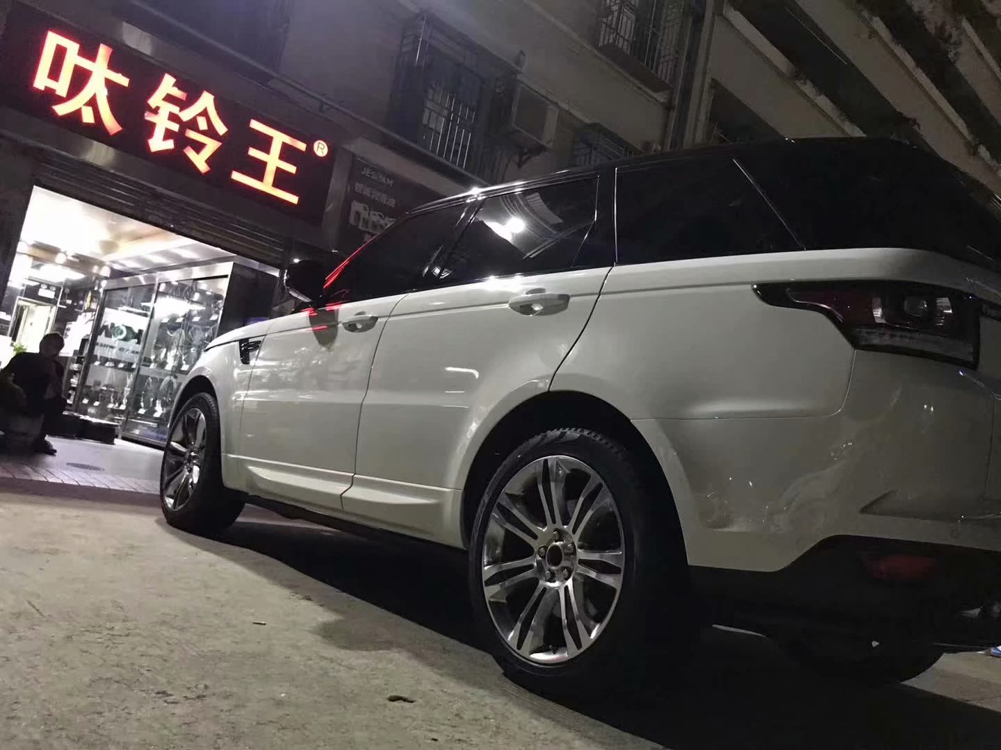 路虎 ，換高端定制鍛造21寸 完工