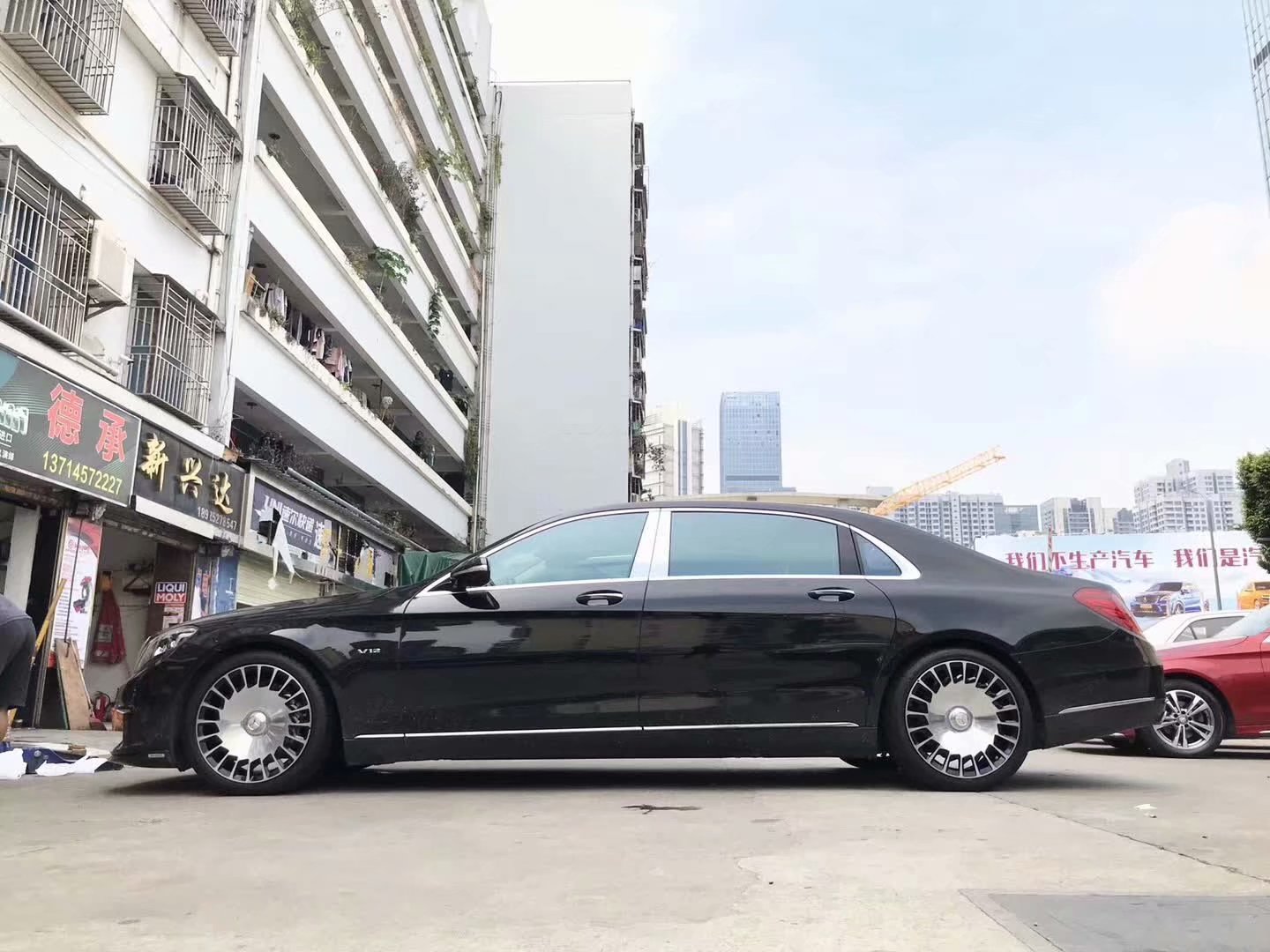 巴博斯，拆下 21寸 40萬一套的輪轂， 換全新正品 S680 20寸 大燒餅 完工！