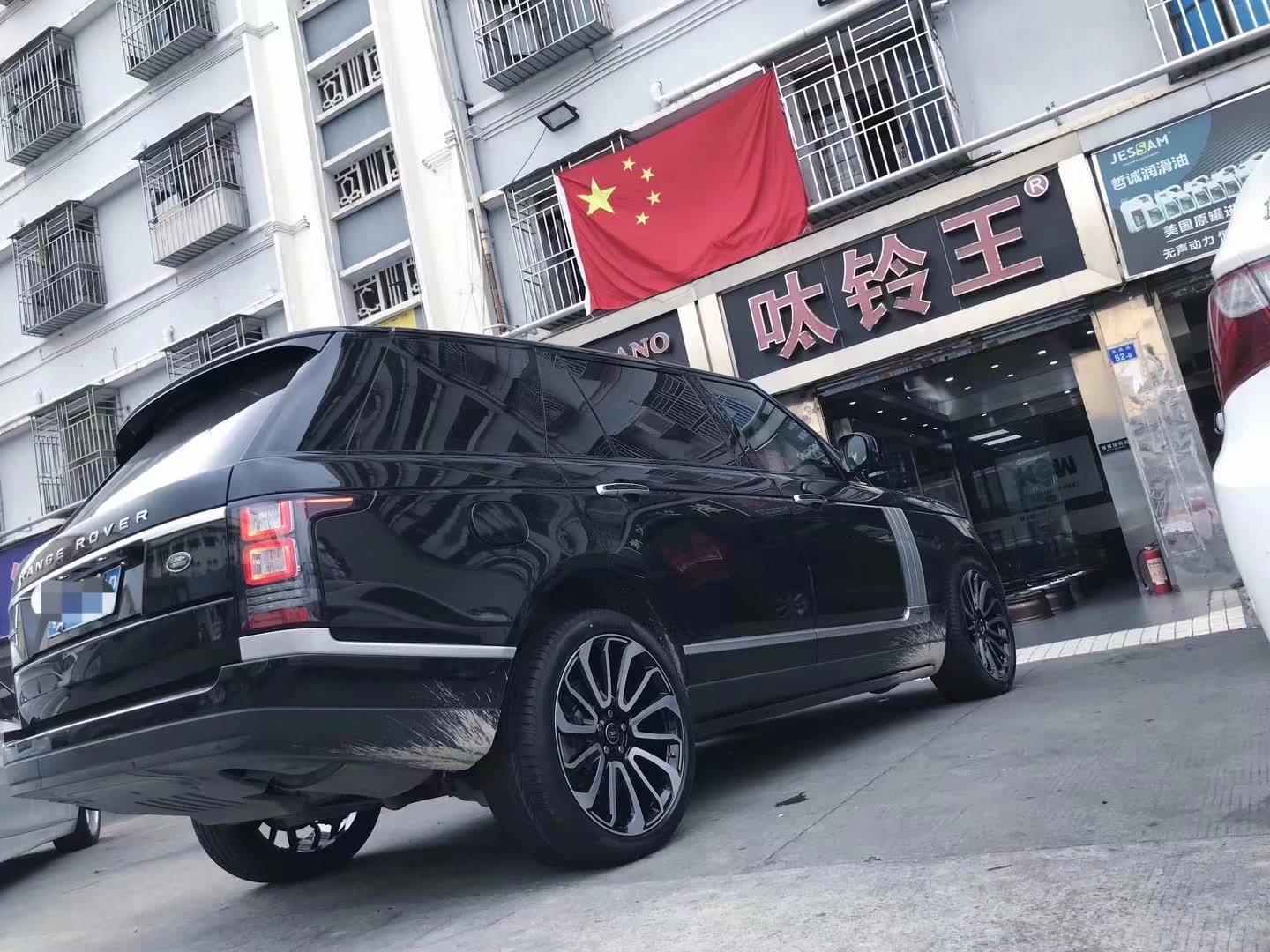 路虎，換高端私人定制鍛造22寸倍耐力輪胎！