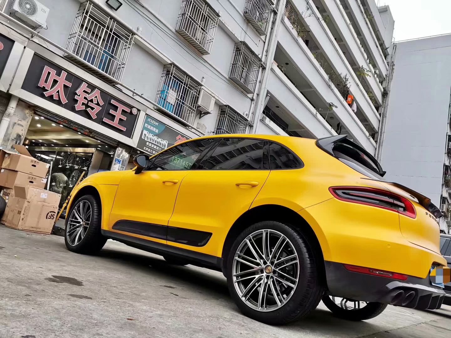 保時(shí)捷 Macan 換高端私人定制鍛造 21寸