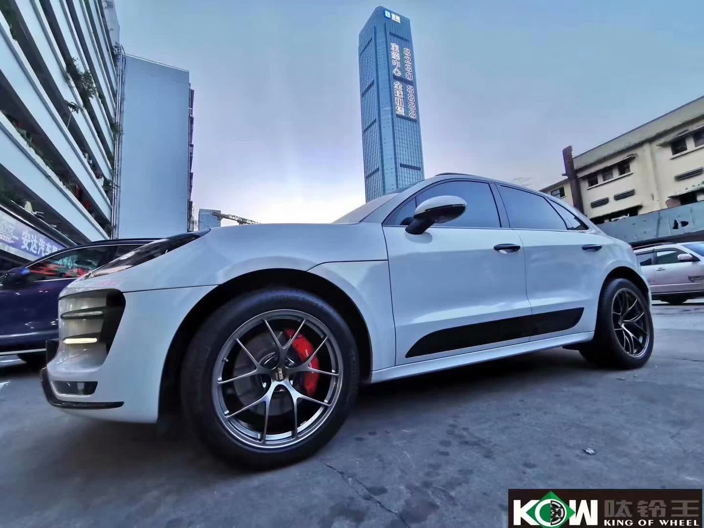 保時(shí)捷Macan 升級(jí)圈王日本BBS RID 20寸完工