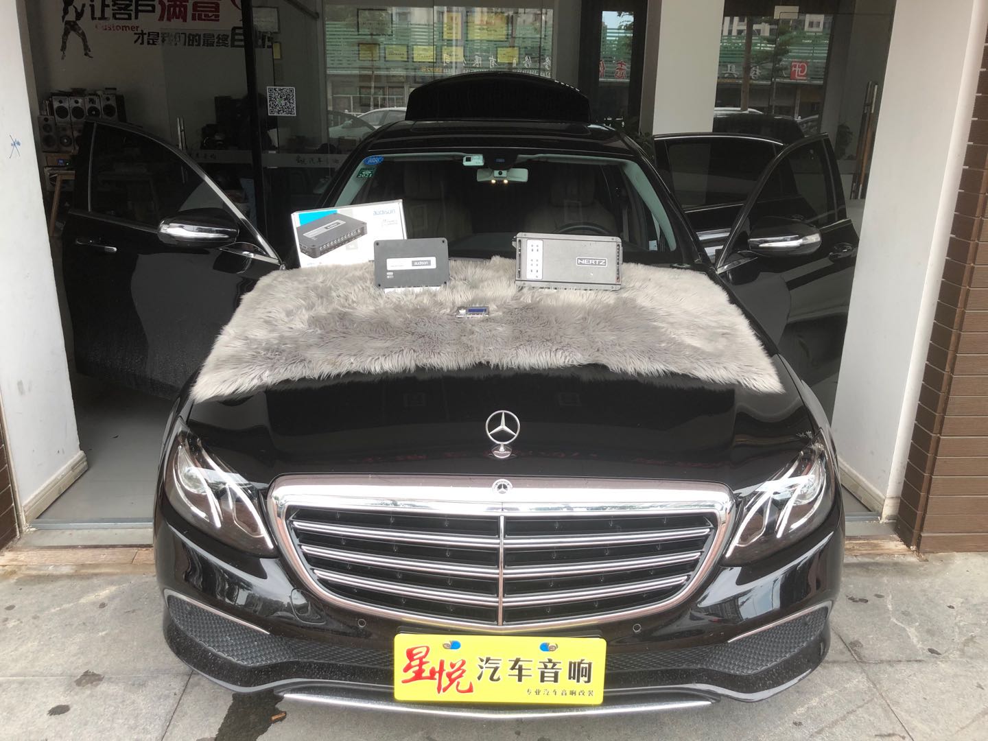 汕頭星悅汽車音響奔馳E300L加裝意大利赫茲HDP5五路功放歐迪臣BITONE處理器法國勁浪25A4超低音簡單提升音質