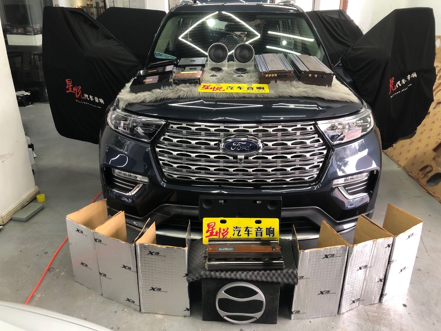汕頭星悅汽車音響福特探險(xiǎn)者全車隔音改裝丹拿伊索塔三分頻ODR主機(jī)歐迪臣功放日本畢偉震撼發(fā)聲擋不住的勁爆