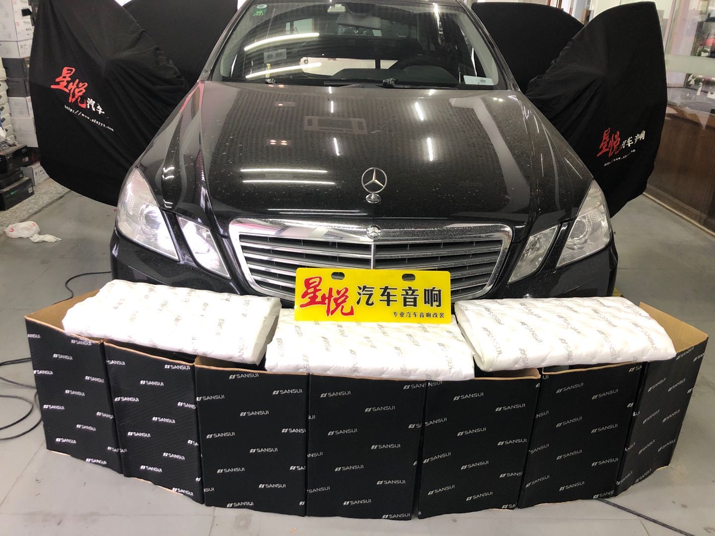怎樣解決奔馳車內(nèi)難聞臭異味？奔馳E260清鏟除原車瀝青全車隔音降噪汕頭星悅汽車音響