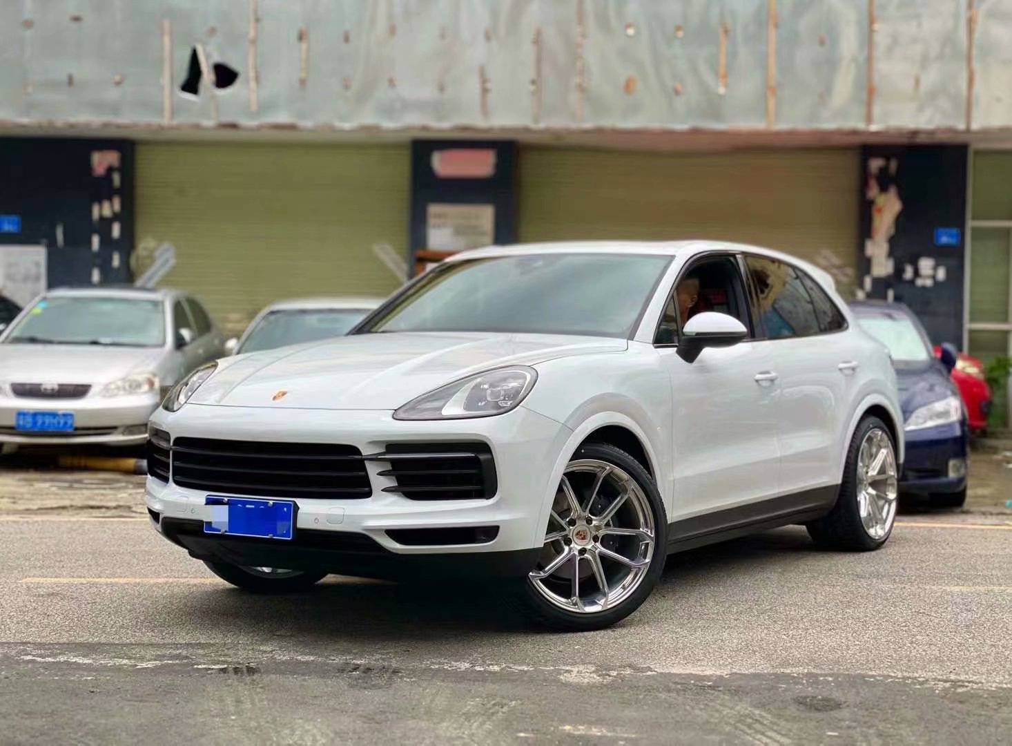 保時(shí)捷 卡宴 提新車，換 定制鍛造潮鞋22寸 倍耐力輪胎 搭配 科吉精準(zhǔn)動(dòng)平衡，霍夫曼平衡塊 完工！精拋光工藝，高大上！