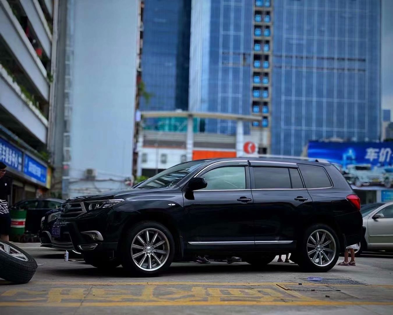 漢蘭達，換 RAYS F1B 20寸完工