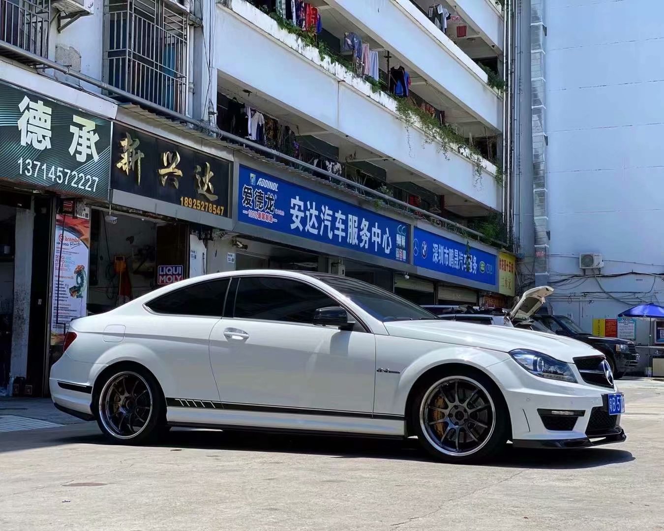 奔馳C63 換橫濱ADVAN RZ-DF 19寸大拋邊，搭配 科吉精準(zhǔn)動(dòng)平衡，霍夫曼平衡塊 完工！
