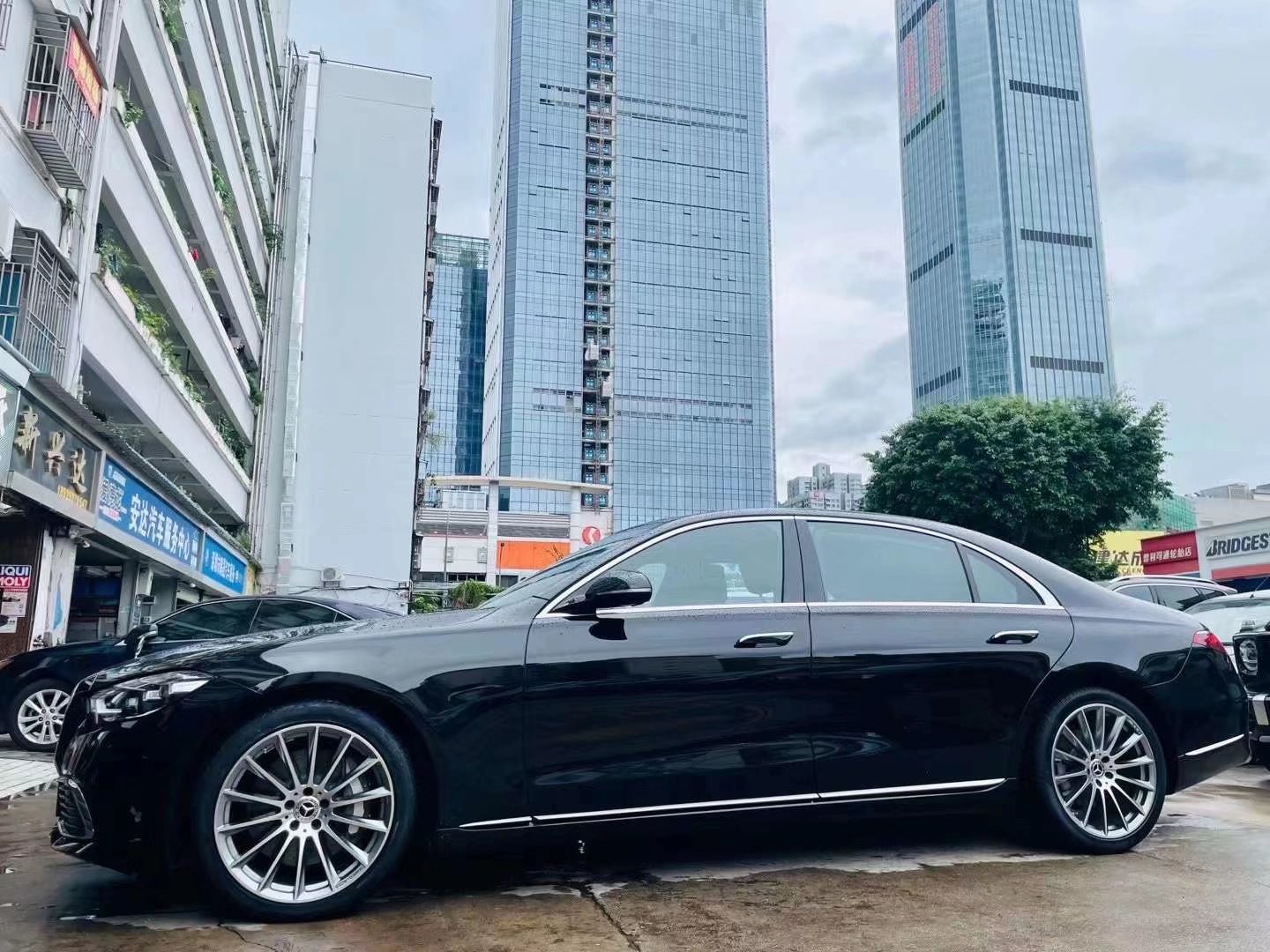 奔驰S400 提新车 升级原厂AMG 20寸