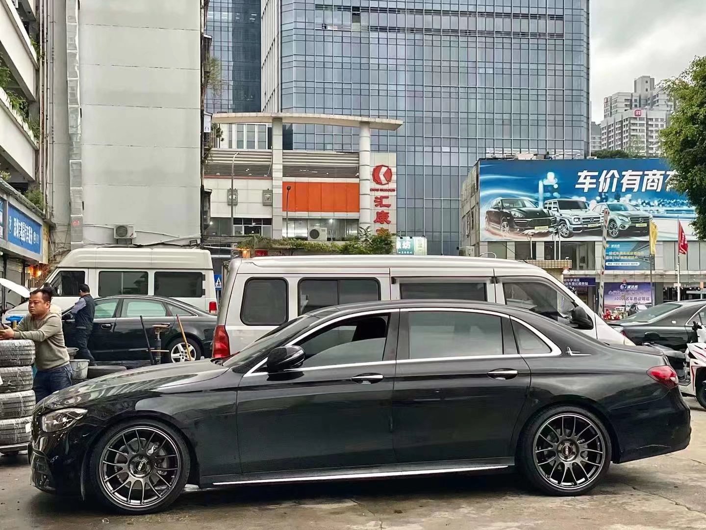奔馳E300 換TLFW鍛造定制20寸 完工